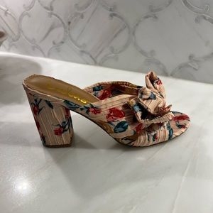 Lulus high heeled sandals with fabric bow size 6